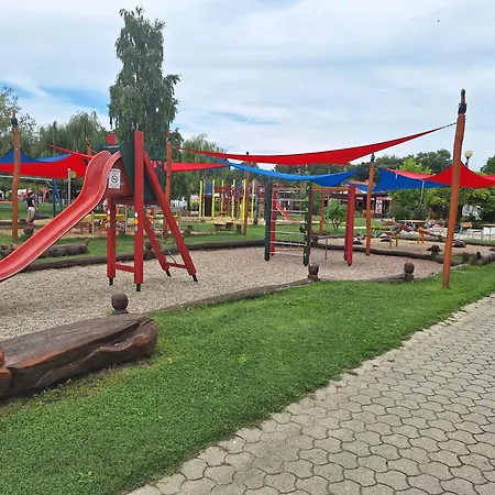 Hajni Apartmanhaz מלון דירות