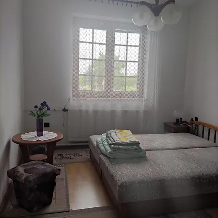 Hajni Apartmanhaz מלון דירות פוניארצוושהג'